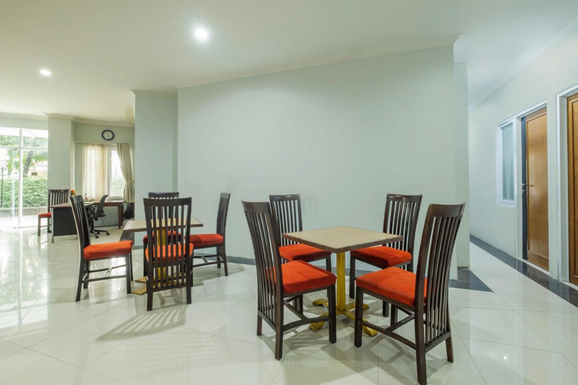 Oyo Living 2195 Al Jazeerah Residence Syariah Bandung Exteriör bild
