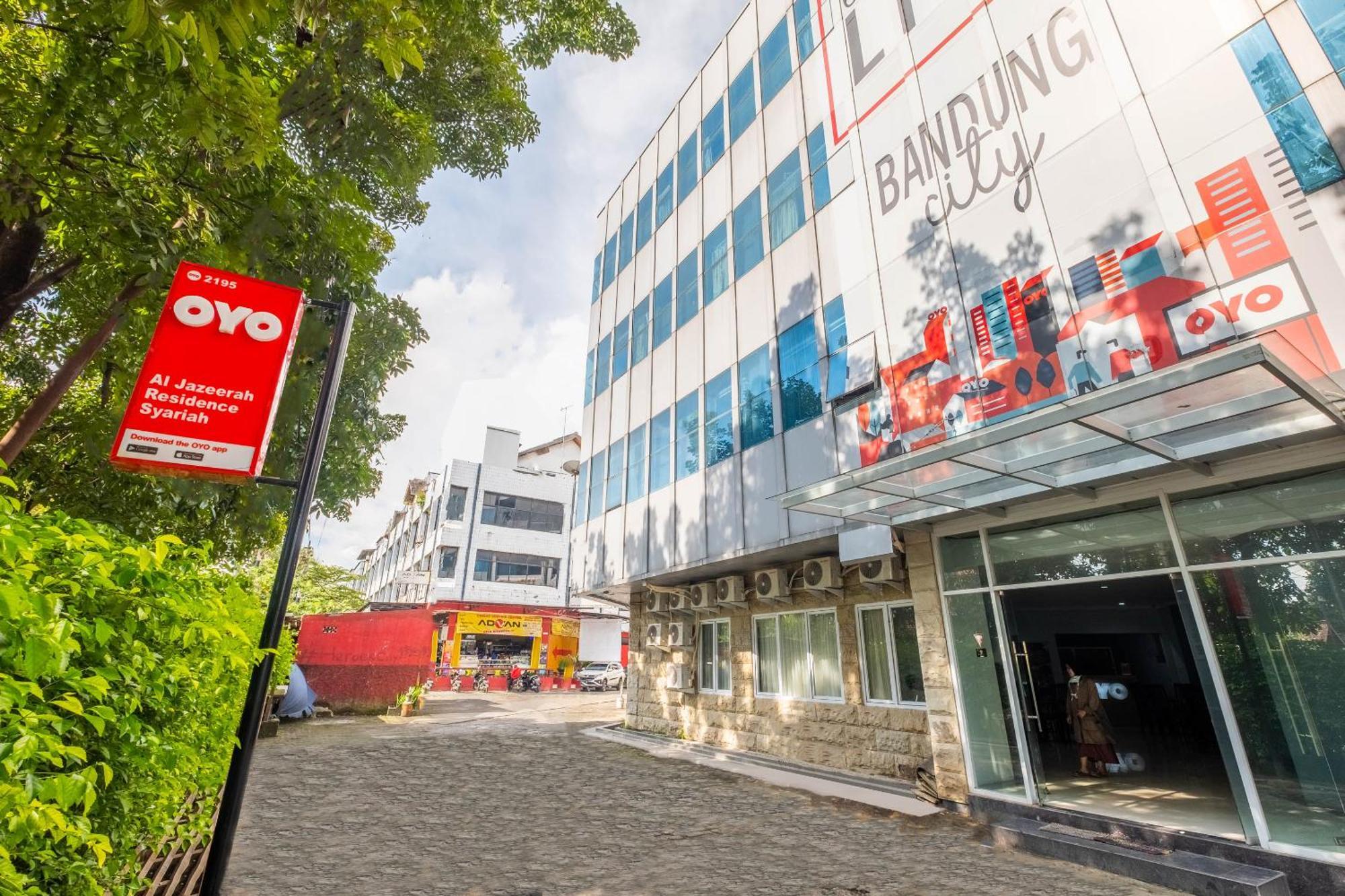 Oyo Living 2195 Al Jazeerah Residence Syariah Bandung Exteriör bild